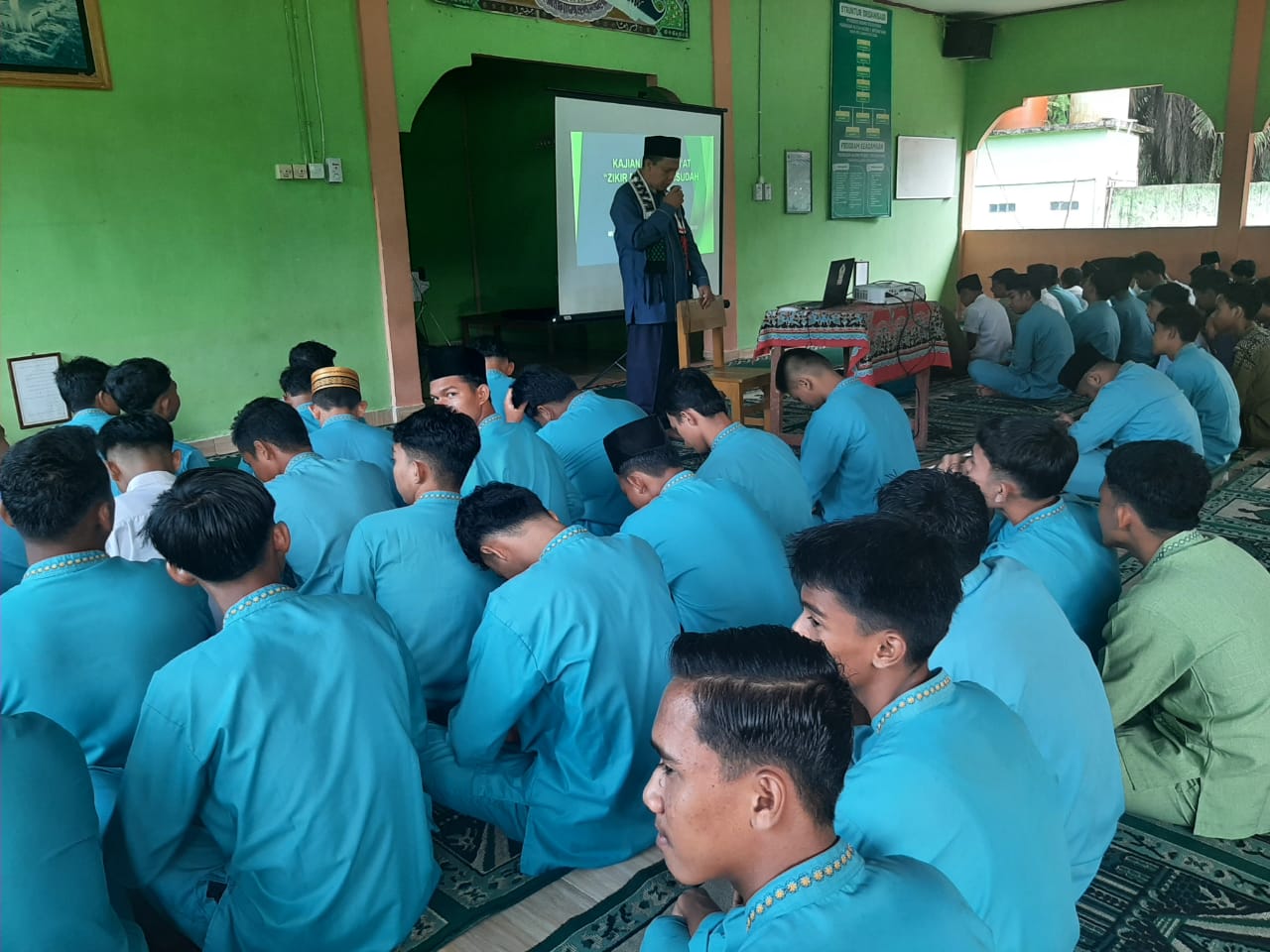 Kegiatan Keagamaan Jumat Pagi MAN 1 Batanghari: Kajian Islam Tentang Dzikir dan Doa Setelah Shalat Fardhu Kegiatan Keagamaan Jumat Pagi MAN 1 Batanghari: Kajian Islam Tentang Dzikir dan Doa Setelah Shalat Fardhu