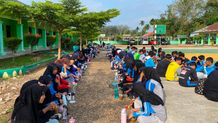 Bangun Madrasah Ramah Anak, MAN 1 Batang Hari Gelar Sarapan Bersama Seluruh Warga Madrasah Bangun Madrasah Ramah Anak, MAN 1 Batang Hari Gelar Sarapan Bersama Seluruh Warga Madrasah