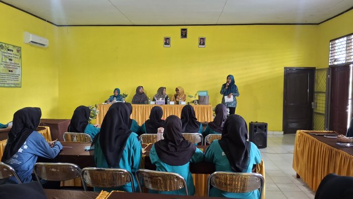 Bunda Genre PKK Kelurahan Muara Bulian Edukasi Siswa MAN 1 Batang Hari tentang Bahaya Kenakalan Remaja Bunda Genre PKK Kelurahan Muara Bulian Edukasi Siswa MAN 1 Batang Hari tentang Bahaya Kenakalan Remaja