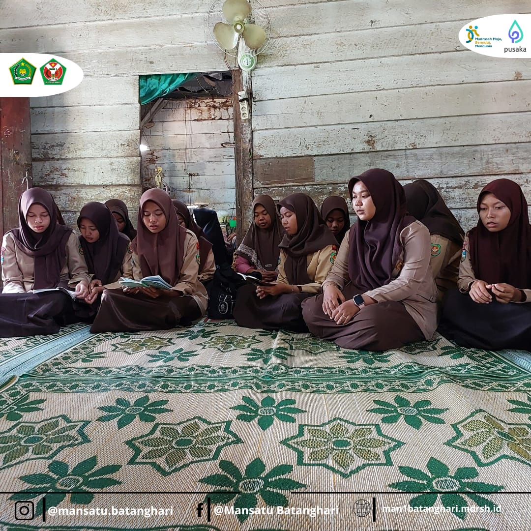 Guru dan Siswa MAN 1 Batang Hari Lakukan Takziyah 