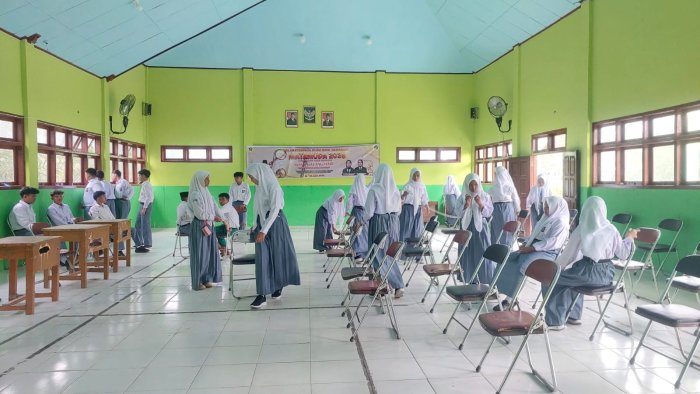 Madrasah Siapkan Aula untuk Pemeriksaan Kesehatan Gratis Madrasah Siapkan Aula untuk Pemeriksaan Kesehatan Gratis