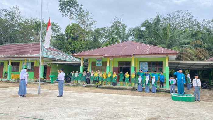 Nuansa Adat Warnai Hari Pertama Madrasah, MAN 1 Batang Hari Kukuhkan Semangat Baru 2026