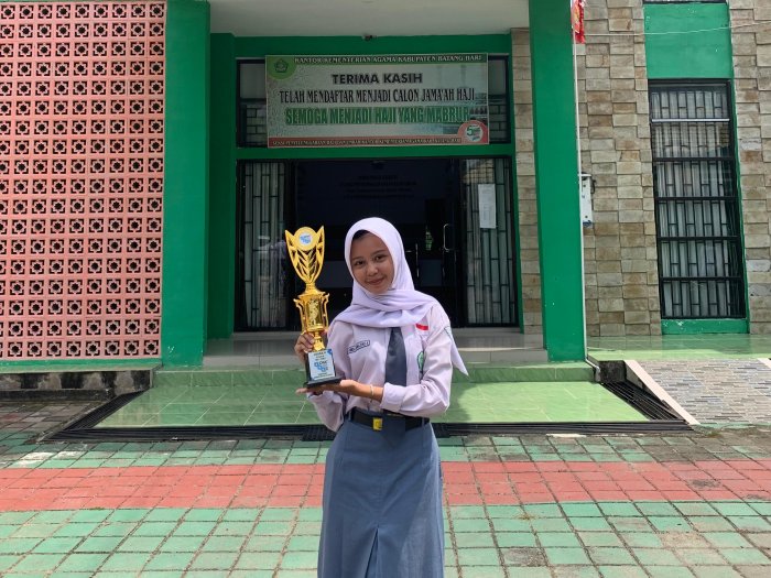 Annisa Annajiyah Athaya Raih Prestasi di Bidang Fisika