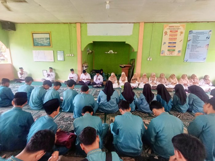 Penutupan Pesantren Kilat Ramadan MAN 1 Batang Hari Berlangsung Khidmat Penutupan Pesantren Kilat Ramadan MAN 1 Batang Hari Berlangsung Khidmat
