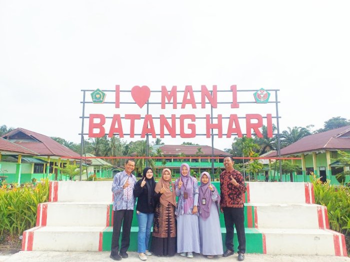 Buka Peluang Studi Kesehatan, STIKES Harapan Ibu Jambi Sosialisasi PMB di MAN 1 Batang Hari Buka Peluang Studi Kesehatan, STIKES Harapan Ibu Jambi Sosialisasi PMB di MAN 1 Batang Hari