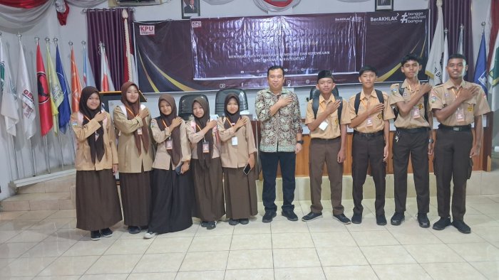 MAN 1 Batang Hari Perkuat Literasi Demokrasi, 10 Siswa Ikuti Kursus Dasar Kepemiluan KPU Batang Hari MAN 1 Batang Hari Perkuat Literasi Demokrasi, 10 Siswa Ikuti Kursus Dasar Kepemiluan KPU Batang Hari