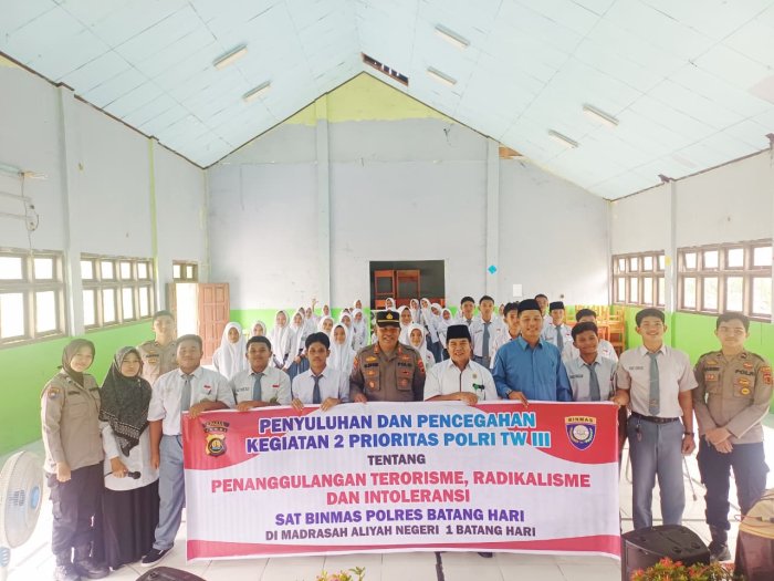 Penyuluhan Penanggulangan Terorisme, Radikalisme dan Intoleransi oleh Sat Binmas Polres Batang Hari Penyuluhan Penanggulangan Terorisme, Radikalisme dan Intoleransi oleh Sat Binmas Polres Batang Hari