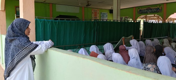 Peran Guru Piket Senin dalam Menjaga Ketertiban Madrasah Peran Guru Piket Senin dalam Menjaga Ketertiban Madrasah