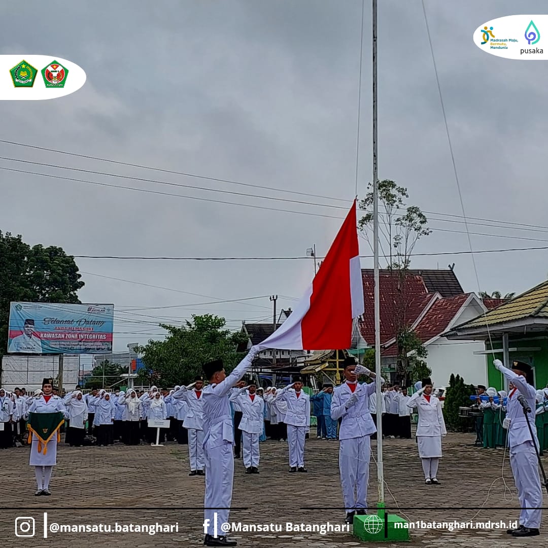 Bangga, MAN 1 Batang Hari Jadi Pengibar Bendera Upacara HAB Kementerian Agama ke-79