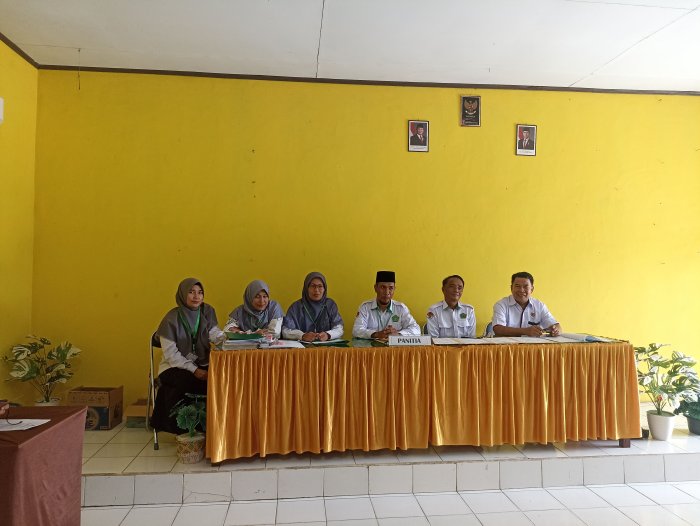 Hari Kedua Ujian MAN 1 Batang Hari Lancar, Pengawas Pastikan Proses Sesuai Aturan