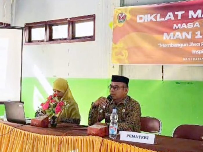 Materi Kepemimpinan dan Manajemen Organisasi Dibawakan oleh Dua Mantan Ketos MAN 1 Batang Hari