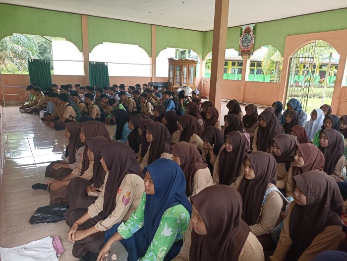 Mengawali Langkah Menjadi Generasi Madrasah, Calon Murid Baru Ikuti Kegiatan Pembukaan Tes PMBM MAN 1 Batang Hari Mengawali Langkah Menjadi Generasi Madrasah, Calon Murid Baru Ikuti Kegiatan Pembukaan Tes PMBM MAN 1 Batang Hari