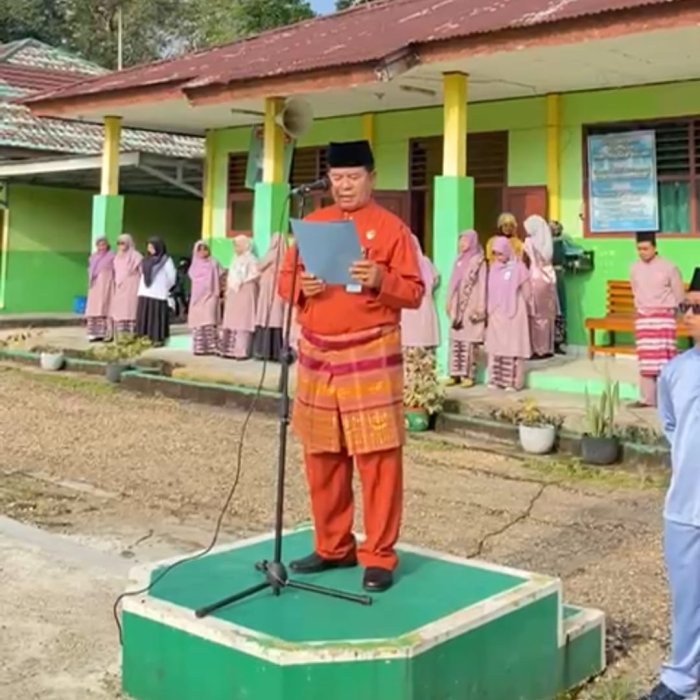 Semarak Busana Adat Jambi, MAN 1 Batang Hari Peringati HUT Provinsi Jambi ke-69 Semarak Busana Adat Jambi, MAN 1 Batang Hari Peringati HUT Provinsi Jambi ke-69