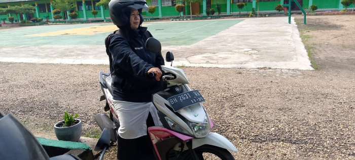 Perjuangan Tenaga Pendidik dari Desa Serasah: Dedikasi Nurlaila Mengabdi untuk Pendidikan di MAN 1 Batang Hari Perjuangan Tenaga Pendidik dari Desa Serasah: Dedikasi Nurlaila Mengabdi untuk Pendidikan di MAN 1 Batang Hari