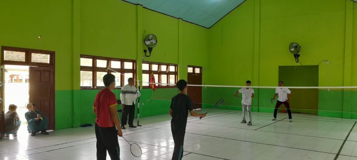 Ganda Putra Badminton MAN 1 Batang Hari Fokus Latihan Hadapi Lomba Badminton KOMPAS Kemenag Ganda Putra Badminton MAN 1 Batang Hari Fokus Latihan Hadapi Lomba Badminton KOMPAS Kemenag