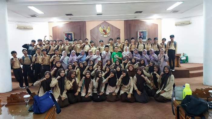 Outing Class: MAN 1 Batang Hari Kenalkan Suara Demokrasi di DPRD Kabupaten Batang Hari