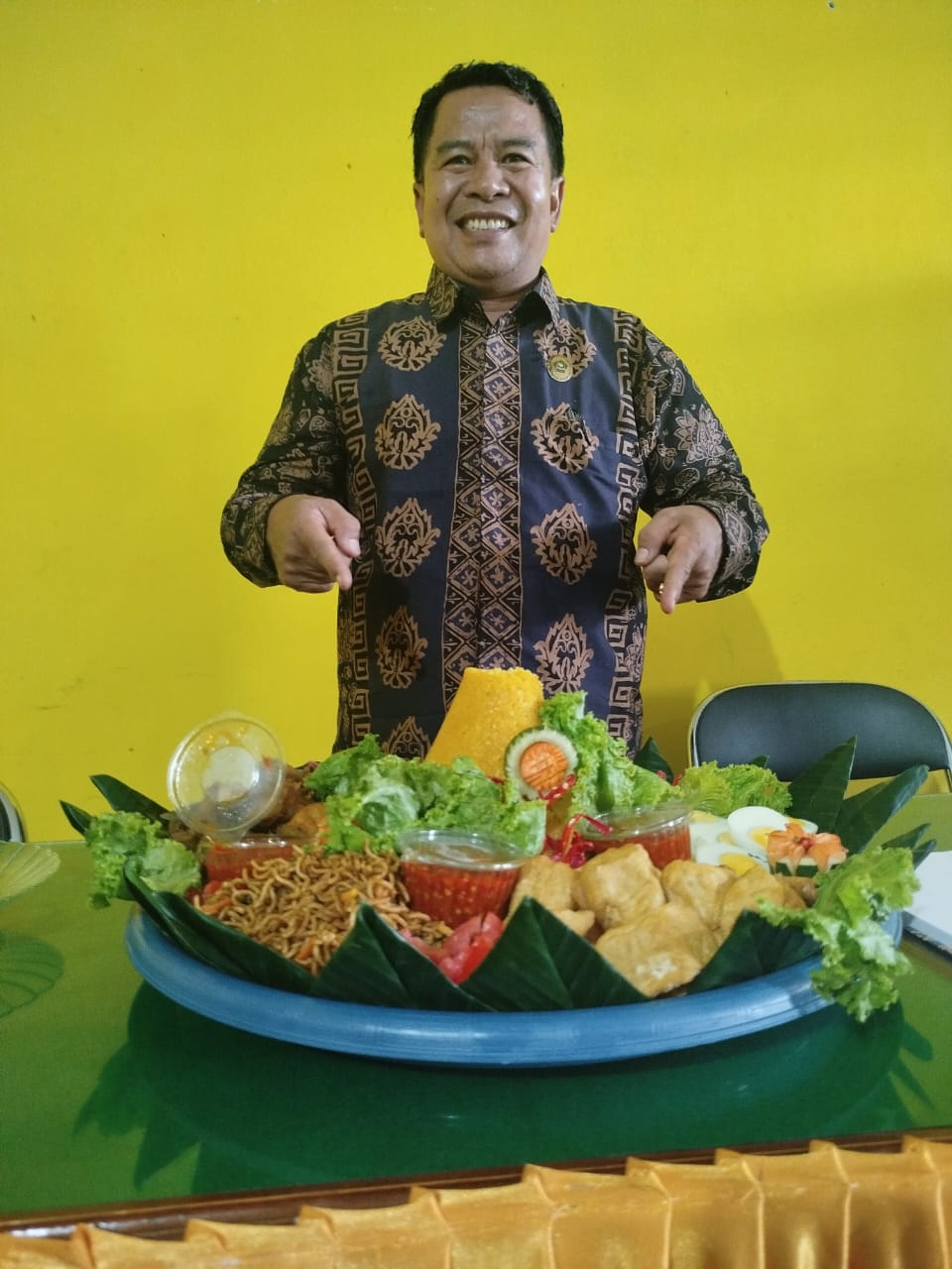 Tenaga Pendidik dan Kependidikan MAN 1 Batanghari Rayakan Milad Kepala Madrasah Tenaga Pendidik dan Kependidikan MAN 1 Batanghari Rayakan Milad Kepala Madrasah