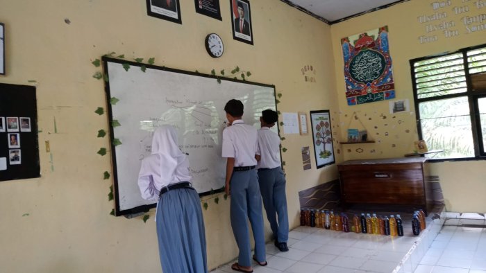 Tanamkan Cinta Allah dan Cinta Sesama, Pembelajaran Al-Quran Hadis Kelas XI C MAN 1 Batang Hari Berlangsung Aktif dan Bermakna Tanamkan Cinta Allah dan Cinta Sesama, Pembelajaran Al-Quran Hadis Kelas XI C MAN 1 Batang Hari Berlangsung Aktif dan Bermakna