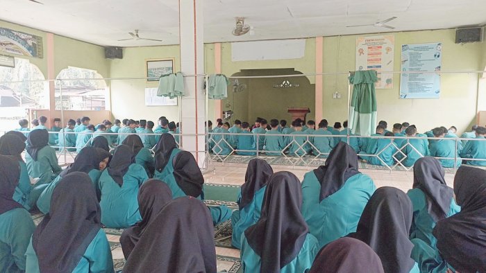 Menjemput Berkah Jumat, Siswa MAN 1 Batanghari Khusyuk Baca Al Kahfi