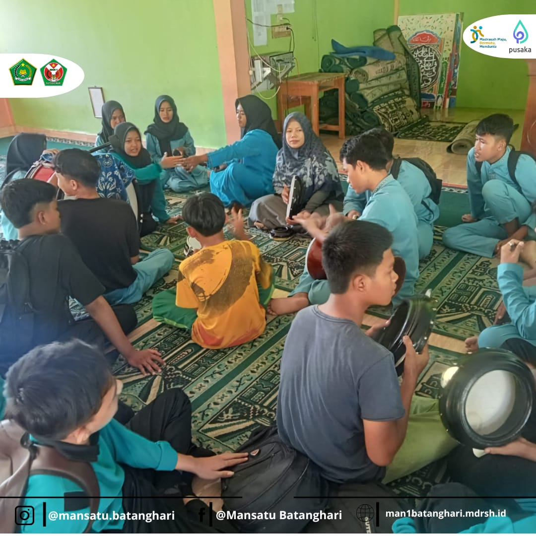 Kegiatan Ekstrakurikuler Hadroh Perdana di MAN 1 Batang Hari