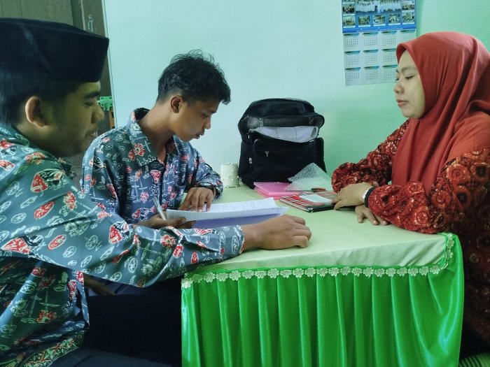 Guru BK MAN 1 Batang Hari Bimbing Siswa Pilih Jurusan TKA
