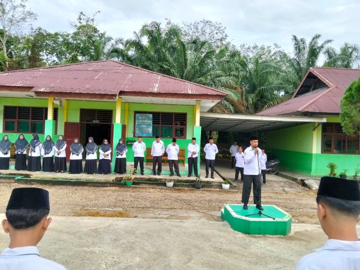 Semangat dan Doa Iringi Pembukaan Ujian Madrasah 2025/2026 di MAN 1 Batang Hari