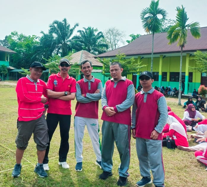 Tim Hadang Guru dan Pegawai Tantang Tim Tangguh Siswa MAN 1 Batang Hari dalam Semarak HUT ke-81 RI
