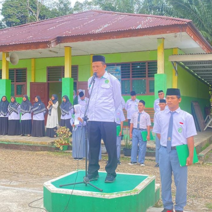 Menjadi Pribadi Lebih Baik, Pesan Muhasabah Warnai Upacara Bendera