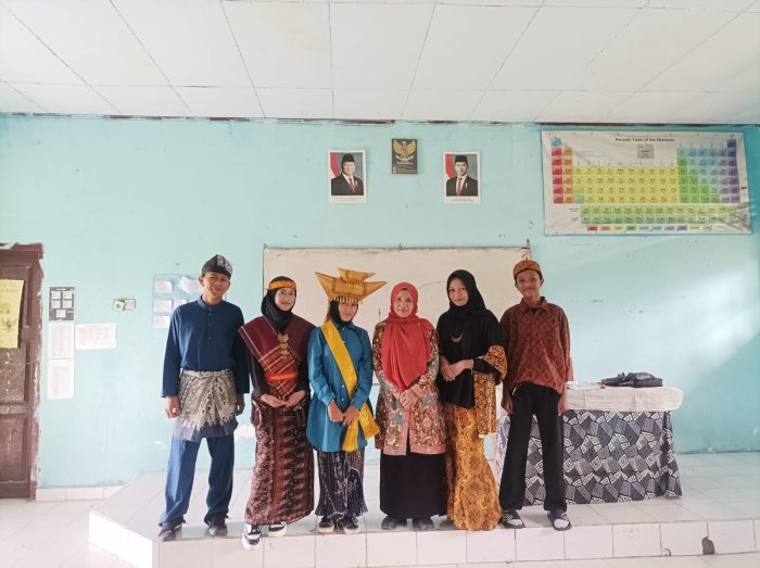 Belajar dalam Keberagaman, Siswa Kelas X D MAN 1 Batang Hari Kenali Budaya Nusantara Belajar dalam Keberagaman, Siswa Kelas X D MAN 1 Batang Hari Kenali Budaya Nusantara
