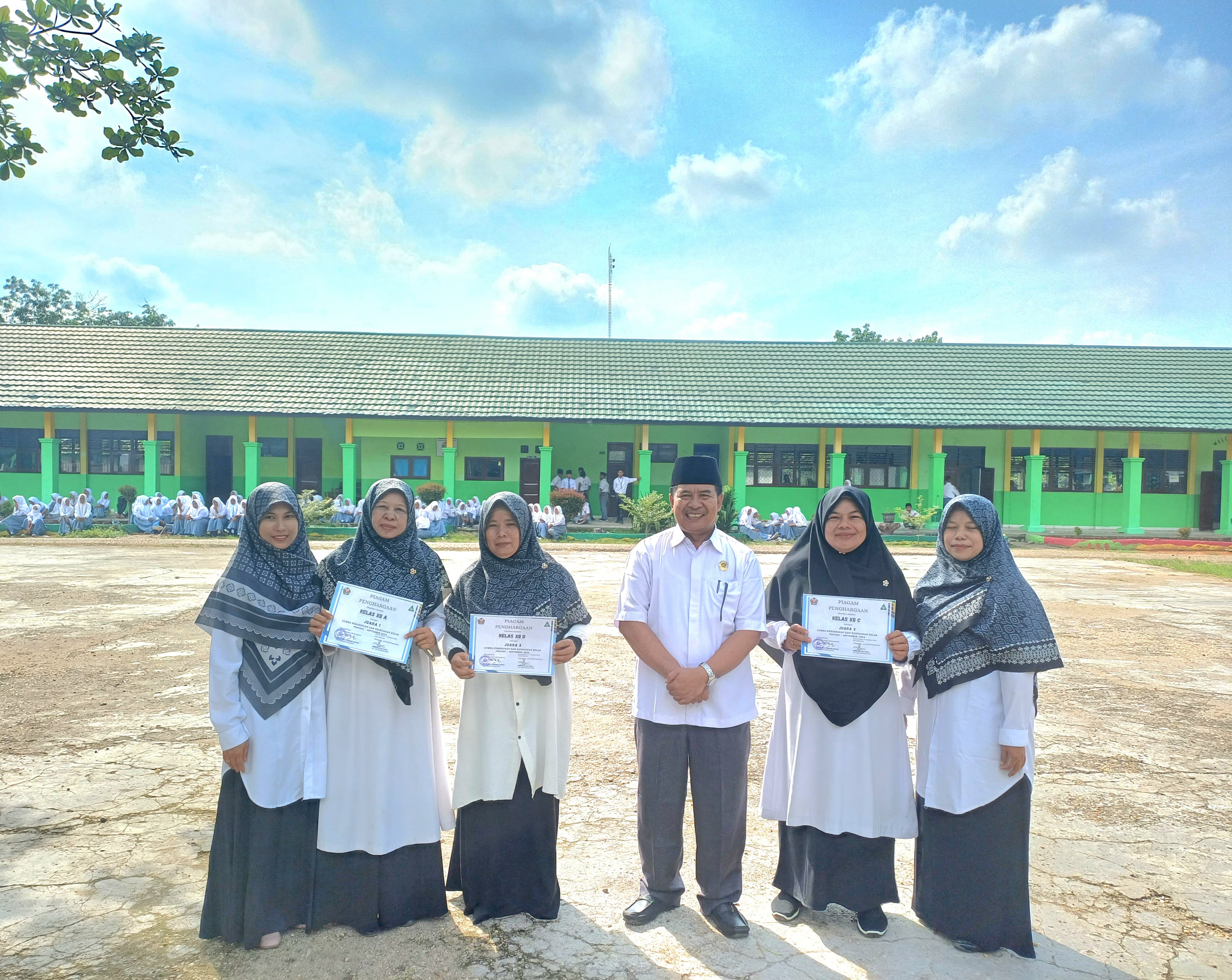 MAN 1 Batang Hari Adakan Lomba Kelas Terbersih dan Terindah, Manakah Kelas Terbaik? MAN 1 Batang Hari Adakan Lomba Kelas Terbersih dan Terindah, Manakah Kelas Terbaik?