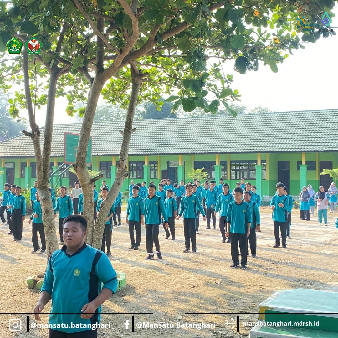 Jelang Asesmen Sumatif Genap, MAN 1 Batang Hari Gelar Senam Bersama dan Gotong Royong Massal Jelang Asesmen Sumatif Genap, MAN 1 Batang Hari Gelar Senam Bersama dan Gotong Royong Massal