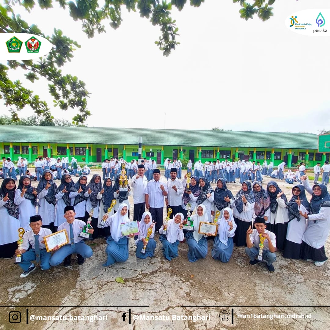 MAN 1 Batang Hari Terima Deretan Piala Prestasi pada Upacara Bendera MAN 1 Batang Hari Terima Deretan Piala Prestasi pada Upacara Bendera