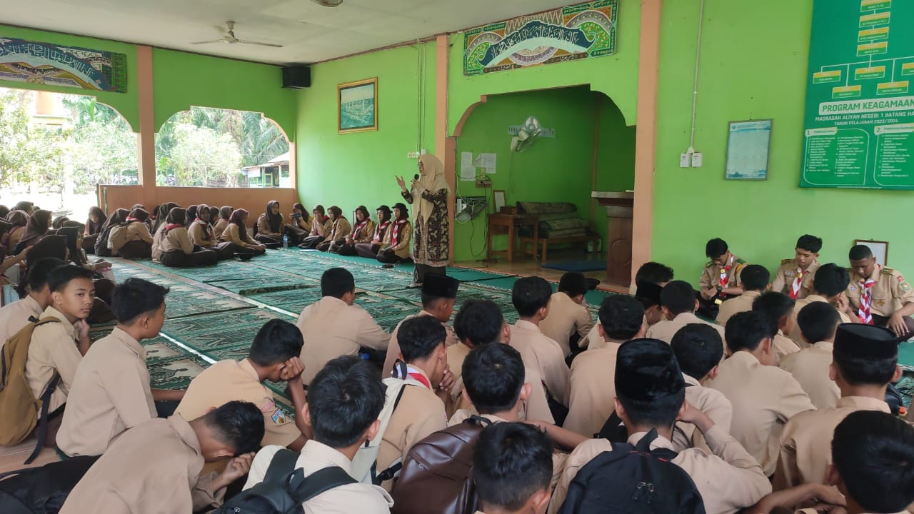 Melalui Tausiyah Sejukkan Anggota Pramuka Tuk Berkarya dan Berprestasi