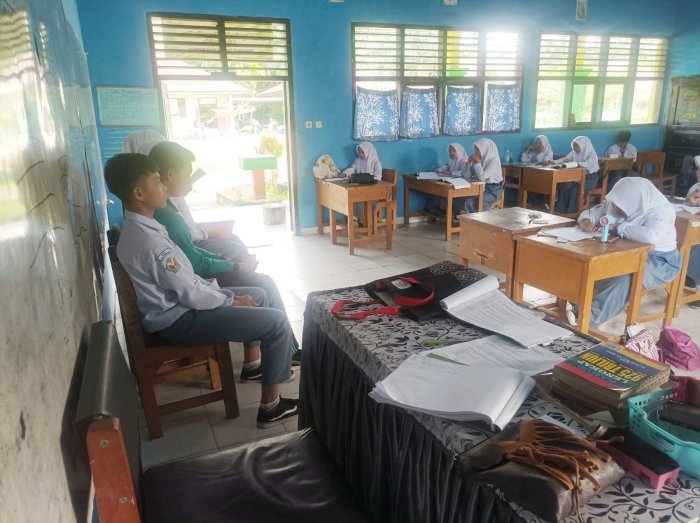 Siswa Kelas XC Bahas Peran Warga Negara Lewat Presentasi