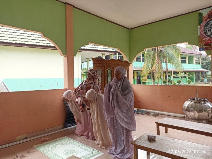 Awali Pagi Jumat dengan Pembiasaan Shalat Dhuha, MAN 1 Batang Hari Perkuat Karakter Religius dan Cetak Generasi Berakhlak Mulia Awali Pagi Jumat dengan Pembiasaan Shalat Dhuha, MAN 1 Batang Hari Perkuat Karakter Religius dan Cetak Generasi Berakhlak Mulia