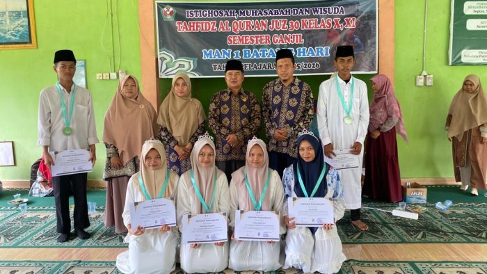 Khidmat dan Penuh Kepedulian, MAN 1 Batang Hari Wisuda Tahfidz Juz 30 dan Galang Donasi Banjir