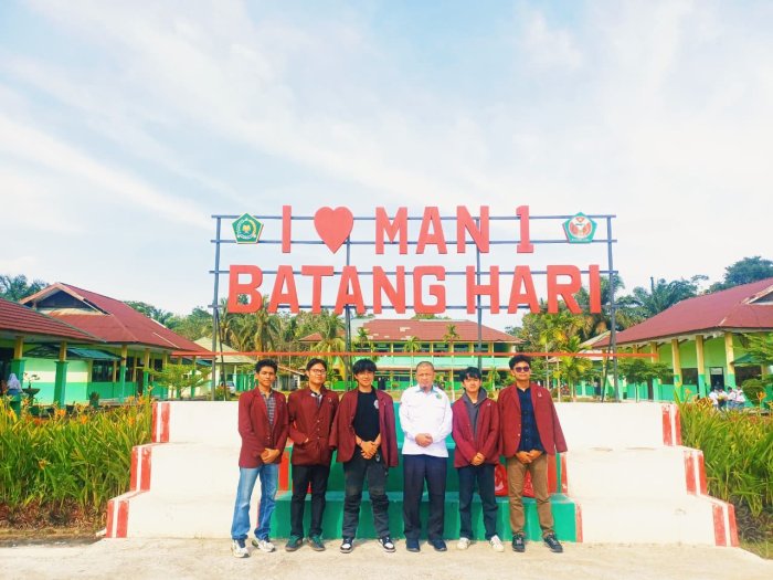 Motivasi Lanjut Studi, Mahasiswa Telkom University Bandung Sosialisasi Pendidikan di MAN 1 Batang Hari