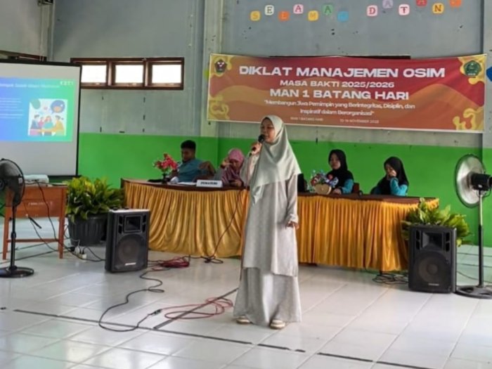 Diklat Manajemen OSIM MAN 1 Batang Hari Berlanjut ke Hari Kedua pada Jumat, 14 November 2025