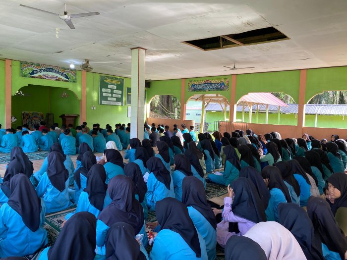 Kegiatan Keagamaan Jumat Pagi MAN 1 Batang Hari: Yasinan, Tahlilan, dan Tahfizh Juz 30