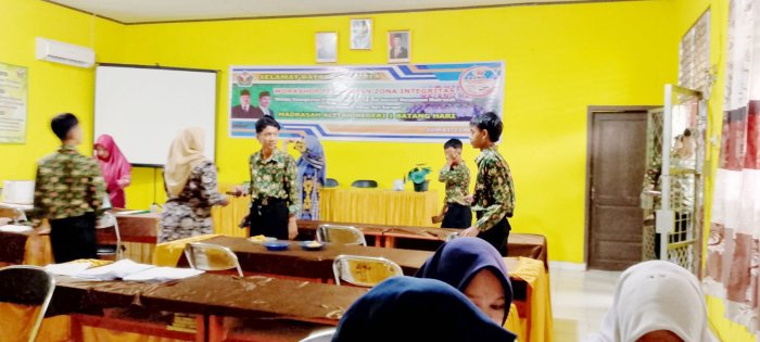 Pelayanan Optimal Panitia PMBM, Pendaftaran di MAN 1 Batang Hari Disambut Antusias Pelayanan Optimal Panitia PMBM, Pendaftaran di MAN 1 Batang Hari Disambut Antusias