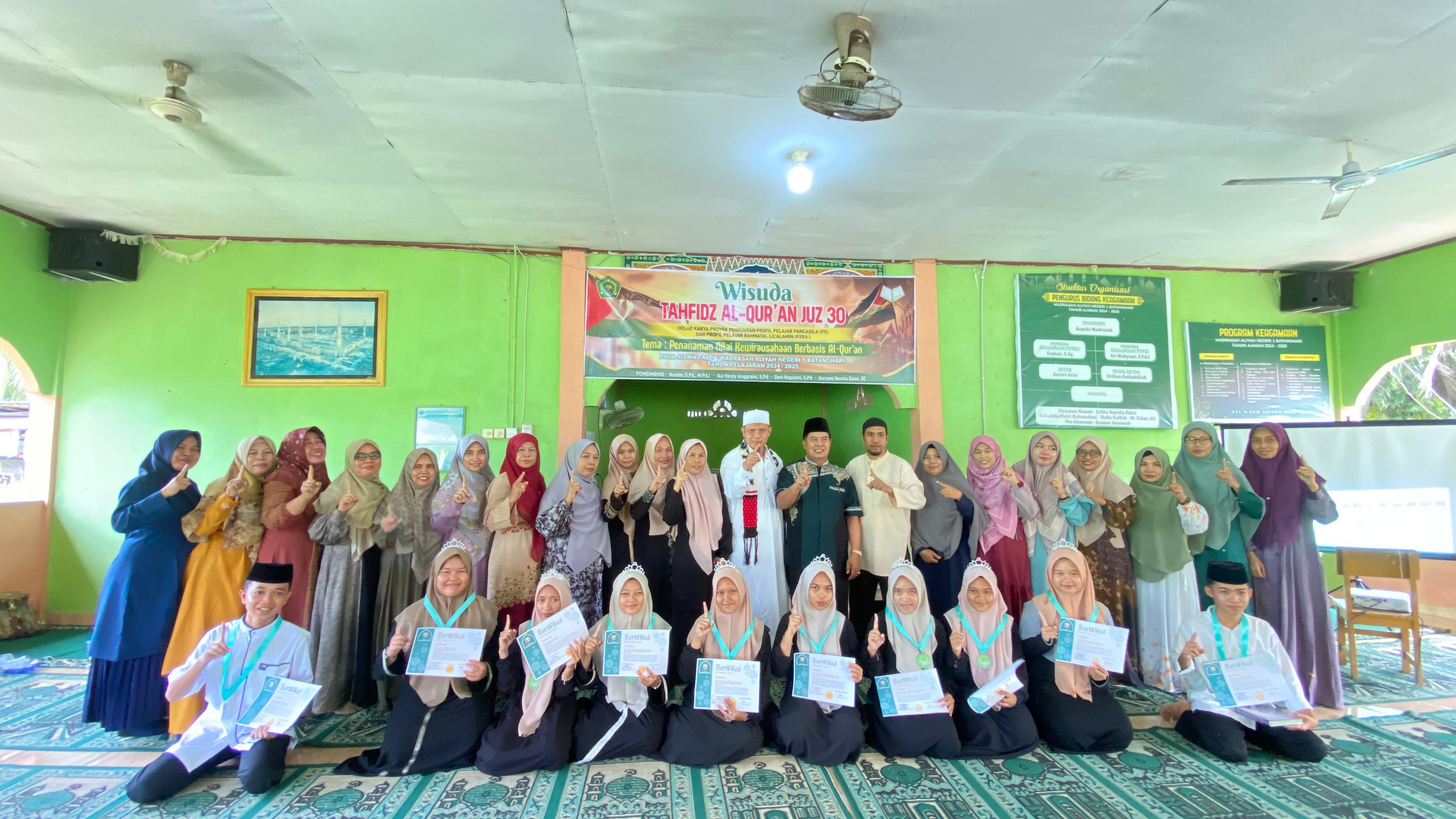 Wisuda Tahfidz Al-Qur'an Juz 30 Warnai Puncak Kegiatan P5PRA Kewirausahaan di MAN 1 Batanghari