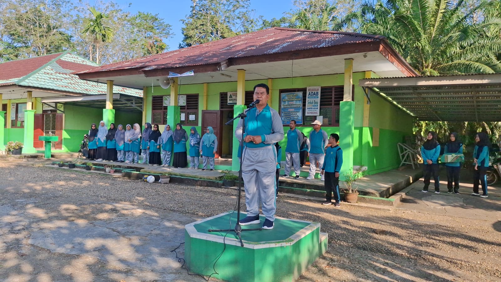 Semarak Pembukaan Classmeeting MAN 1 Batanghari, Ajang Kreativitas dan Sportivitas Siswa Semarak Pembukaan Classmeeting MAN 1 Batanghari, Ajang Kreativitas dan Sportivitas Siswa