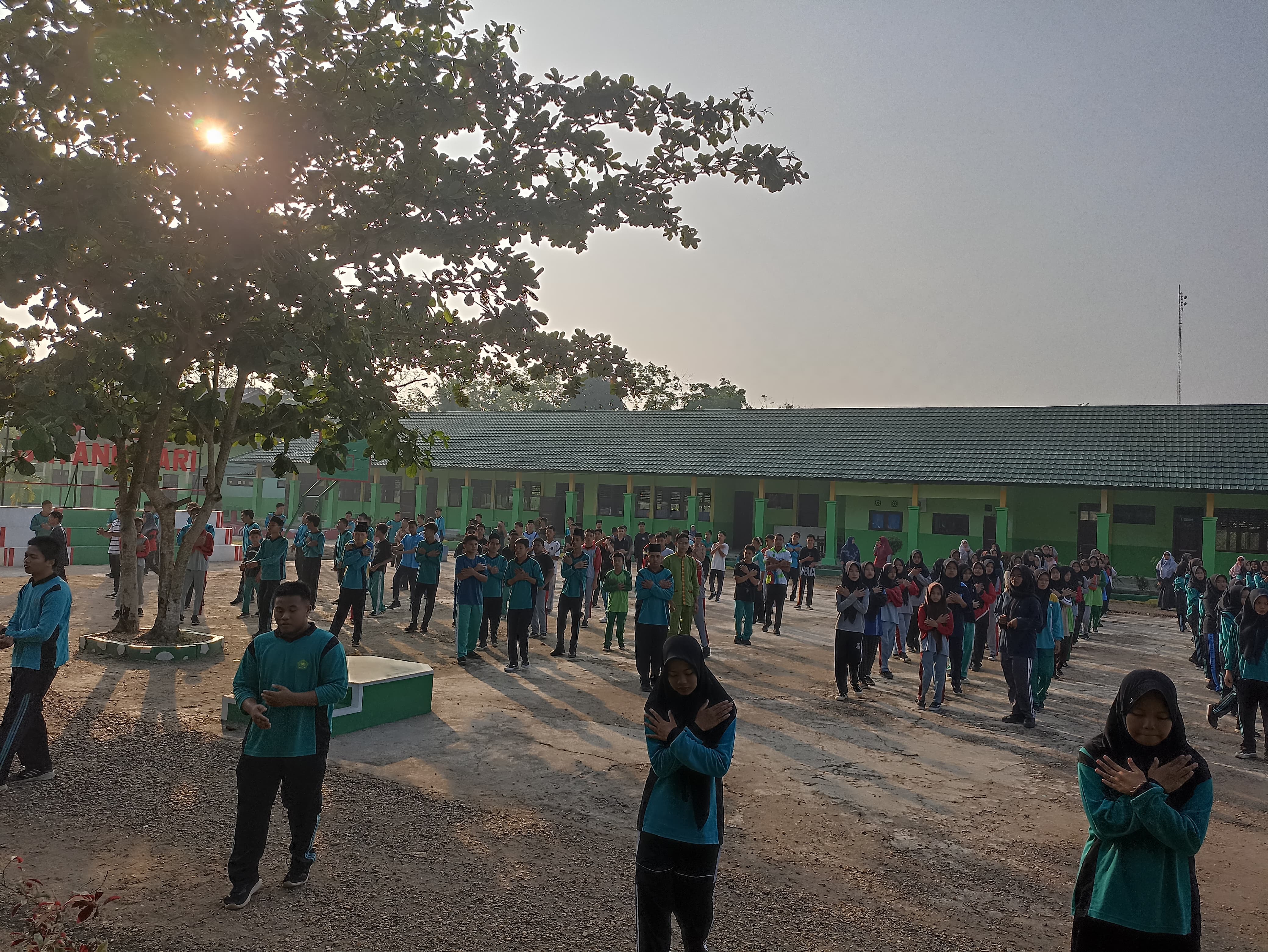 Kegiatan Senam Bersama MAN 1 Batanghari: Meningkatkan Kesehatan dan Kebersamaan di Awal Bulan