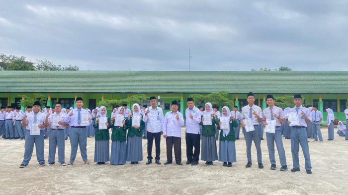MAN 1 Batang Hari Apresiasi Siswa Berprestasi dalam Tahfiz dan Pelestarian Budaya Jambi MAN 1 Batang Hari Apresiasi Siswa Berprestasi dalam Tahfiz dan Pelestarian Budaya Jambi