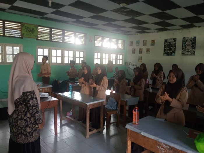 Supervisi Tingkatkan Pembelajaran Bahasa Inggris Interaktif di MAN 1 Batanghari Supervisi Tingkatkan Pembelajaran Bahasa Inggris Interaktif di MAN 1 Batanghari
