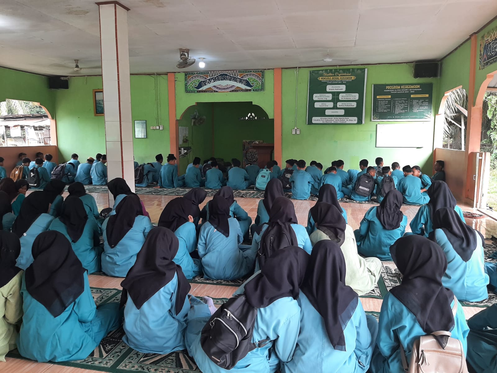 Yasinan dan Doa Menutup Rangkaian Kegiatan Keagamaan Tahun Ajaran 2024/2025 di MAN 1 Batang Hari