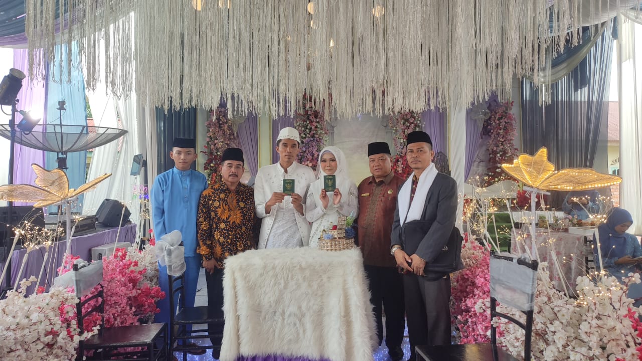 Turut menjadi saksi, Akad Nikah Pembina II OSIS MAN 1 Batang Hari dihadiri Kepala Kantor Kementerian Agama