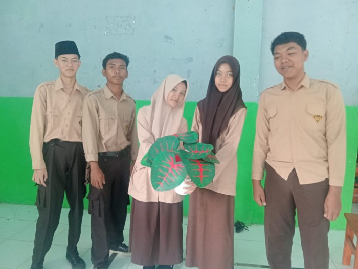 Dari Sampah Jadi Karya, Pembelajaran Prakarya MAN 1 Batang Hari Hadirkan Tanaman Hias Unik