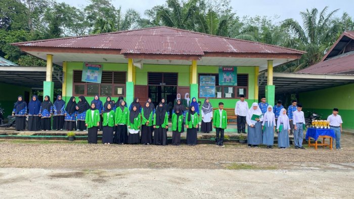 Upacara Bendera dan Pelepasan Mahasiswa UNISBA di MAN 1 Batang Hari Berlangsung Khidmat