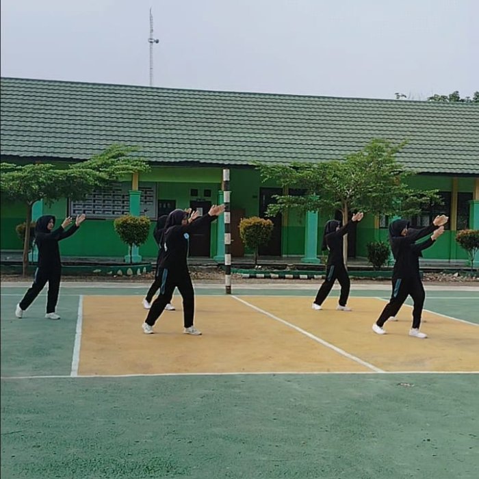 Kompak, Kreatif, dan Energik, Tim Senam XI A Meriahkan Panggung Class Meeting Kompak, Kreatif, dan Energik, Tim Senam XI A Meriahkan Panggung Class Meeting